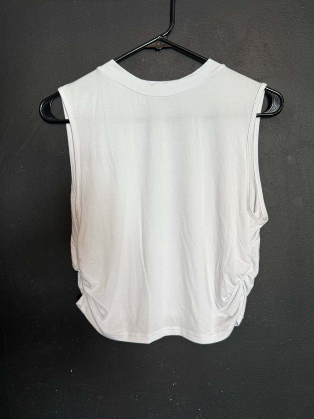 HALARA White Sleeveless Cropped Ruched Tank
